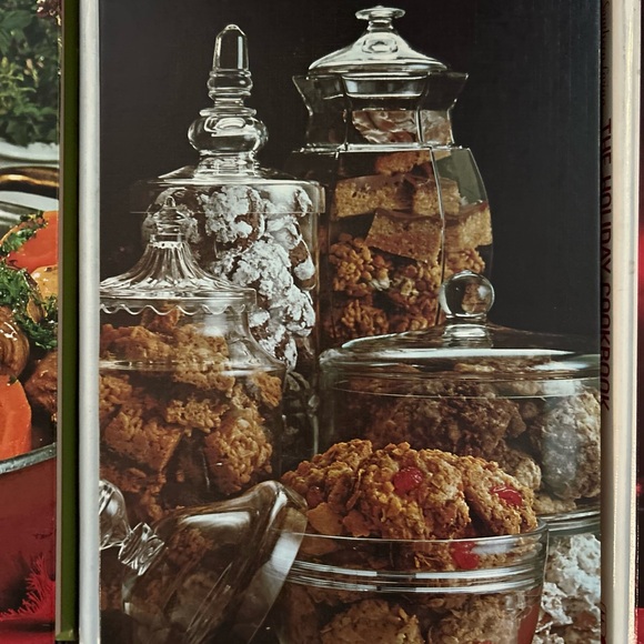 Seven vintage hardcover Southern Living cookbooks - Picture 5 of 9